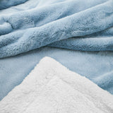 Plaid imitation lapin Bleu gris 130x170 cm, ultra doux et moelleux, offrant chaleur, confort et élégance pour votre intérieur.