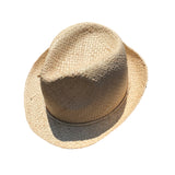 Chapeau artisanal de Madagascar Borsalino naturel en fibres naturelles, léger et tendance, parfait pour le jardin, la plage, la piscine ou les vacances.