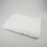 Drap de douche blanc en éponge bouclette, doux et ultra-absorbant , idéal pour un séchage rapide et confortable au quotidien.