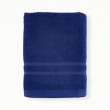 Drap de douche bleu marine 100% coton 350 g/m², doux et ultra-absorbants, en éponge bouclette, pour un séchage rapide et confortable.