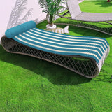 Matelas de plage Bahia bleu canard 60x180 cm, extérieur 100 % coton, coussin intégré, pratique et élégant pour plage ou piscine.