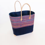 panier artisanal Tsivory bleu marine SGM rabane tissée unie et rayée avec pochon, coins et poignées cuir dimensions 55x24x35 cm fond renforcé, idéal pour le marché ou la plage