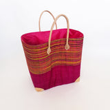 panier artisanal Tsivory fuchsia SGM rabane tissée unie et rayée avec pochon, coins et poignées cuir dimensions 55x24x35 cm fond renforcé, idéal pour le marché ou la plage