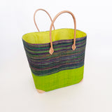 panier artisanal Tsivory vert SGM rabane tissée unie et rayée avec pochon, coins et poignées cuir dimensions 55x24x35 cm fond renforcé, idéal pour le marché ou la plage