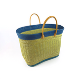 Panier artisanal malgache Baly en fibres naturelles, aravoula tressé, brodé, solide et élégant pour plage ou ville.