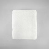 Serviette de toilette blanche 100% coton en éponge bouclette, douce et ultra-absorbante, idéale pour un séchage rapide et élégant.