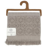 Serviette de toilette Romance Taupe en éponge velours 100 % coton, 50x90 cm, douce et absorbante, parfaite pour la plage ou la salle de bain.