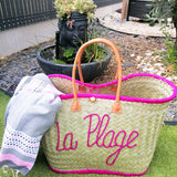 Panier artisanal "Pasika" avec motif brodé "LA PLAGE" - Le comptoir de la plage
