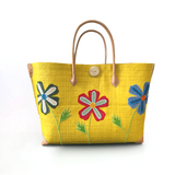 Panier artisanal malgache Isandra SGM en fibres naturelles, aravoula tressé, brodé, solide et élégant pour plage ou ville.