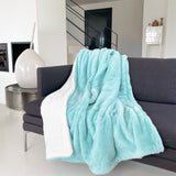 plaid cocoon aqua 130x170cm, recto imitation lapin et verso mouton 610g/m², ultra doux pour un confort chaleureux