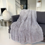 plaid longwool gris clair 130x170 cm imitation fourrure à poils longs, 450g/m², ultra doux et élégant pour sublimer et réchauffer votre lit