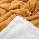 zoom plaid cocoon camel 130x170cm, recto imitation lapin et verso mouton 610g/m², ultra doux pour un confort chaleureux
