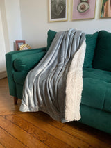 Plaid Polaire doublé imitation Mouton gris clair 130X170 - Le comptoir de la plage