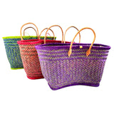 Panier artisanal de Madagascar Luxe Aravoula Tutti Frutti - 30x56x23 cm– Solide, idéal pour les courses, poignées renforcées, bicolore - Fibres naturelles et poignées cuir - LE COMPTOIR DE LA PLAGE