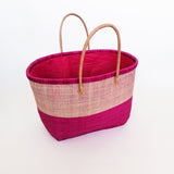 Panier artisanal rabane ivato fuchsia coins cuir, Poignées cuir avec pochon dimensions 50 × 20 × 30 cm, parfait pour sorties et marché, robuste et élégant