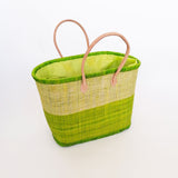 Panier artisanal rabane ivato vert anis coins cuir, Poignées cuir avec pochon dimensions 50 × 20 × 30 cm, parfait pour sorties et marché, robuste et élégant
