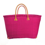 Panier artisanal rabane unie fuchsia morondova coins cuir avec pochon dimensions MM 45 × 20 × 30 cm ou GM 50x20x35, parfait pour sorties et marché, robuste et élégant