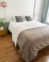 PLAID COUVERTURE POLAIRE XL imitation "Lapin" 220 x 240 Beige Taupe - Le comptoir de la plage