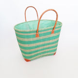panier artisanal ambanja vert d'eau fibres naturelles GM rabane coins cuir avec pochon dimensions 50×20×35 cm robuste et élégant, parfait pour sorties et marché, robuste et élégant
