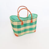 panier artisanal beloha turquoise rabane GM motifs carreaux avec pochon rabane coins cuir dimensions 50×20×35 cm robuste et élégant, parfait pour sorties et marché, robuste et élégant.