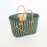 panier artisanal bleu turquoise Toama - Le comptoir de la plage