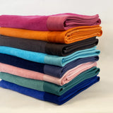 serviette de bain éponge Velours unie Shady taille 90x160, coton 370g/m² douce, absorbante et pratique pour piscine, plage ou douche.