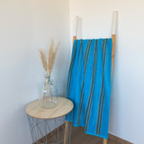 serviette de plage éponge velours jacquard milonga turquoise taille 70x140 100 % coton, 400 g/m², douce et légère, absorbante, parfaite pour plage, piscine ou sport.