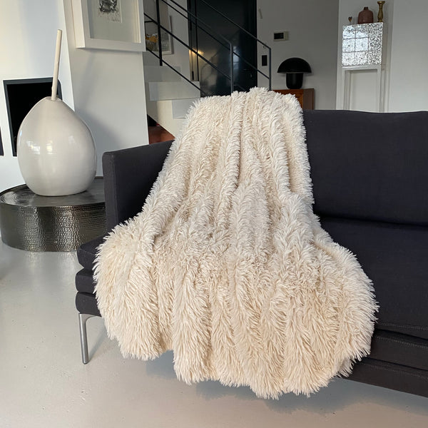 Plaid Longwool beige clair 130x170 cm plaid doux et chaud 450 g/m² pour lit ou canapé, cocooning cosy, style hygge, idéale pour l’hiver et la décoration intérieure.