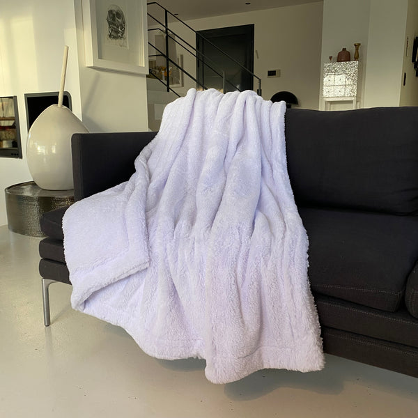 Plaid Cocoon blanc 130x170 cm plaid doux et chaud 610 g/m² pour lit ou canapé   cocooning cosy, style hygge, idéale pour l’hiver et la décoration intérieure. 