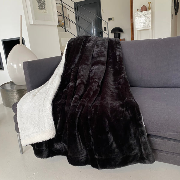 Plaid Cocoon Noir 130x170 cm plaid doux et chaud 610 g/m² pour lit ou canapé, cocooning cosy, style hygge, idéale pour l’hiver et la décoration intérieure.