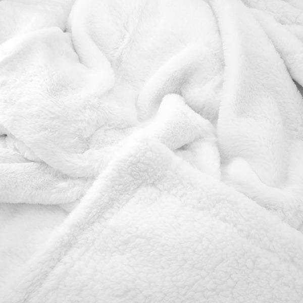 Plaid imitation lapin Blanc 130x170 cm, ultra doux et moelleux, offrant chaleur, confort et élégance pour votre intérieur.