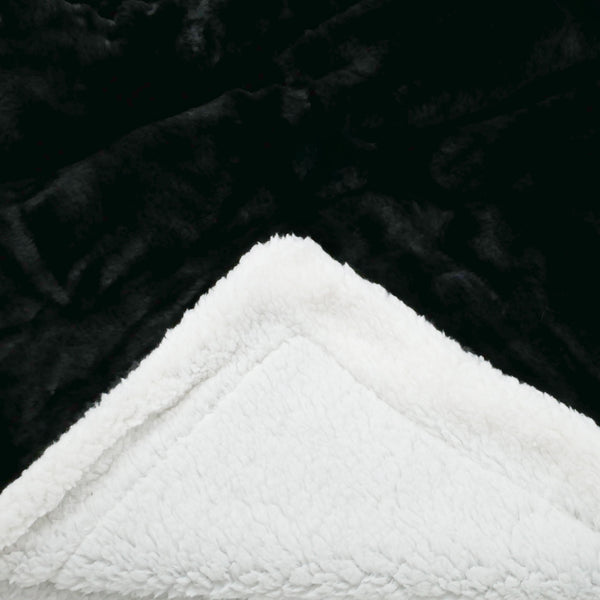 Plaid imitation lapin noir 130x170 cm, ultra doux et moelleux, offrant chaleur, confort et élégance pour votre intérieur.