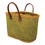 Panier Aravola artisanal MM safran en fibres naturelles avec poignées en cuir, dimensions 38×19×28 cm. Panier solide pour les courses, la plage ou la piscine, également appelé Panier Marché, tressage Aravola.