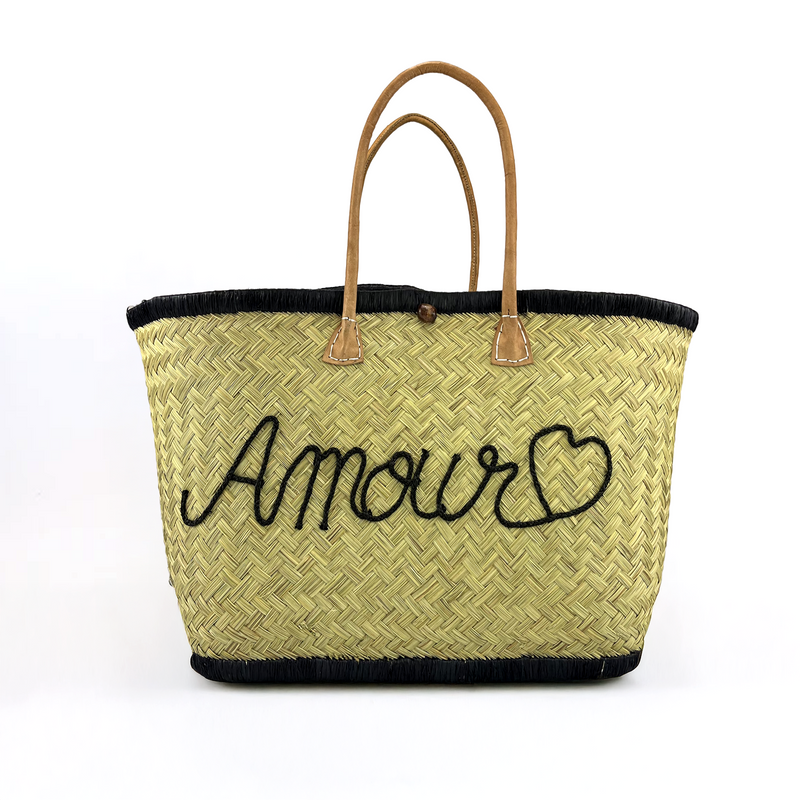 Panier en fibres naturelles Amour de Madagascar, aravoula tressé, pratique et chic pour courses ou plage.
