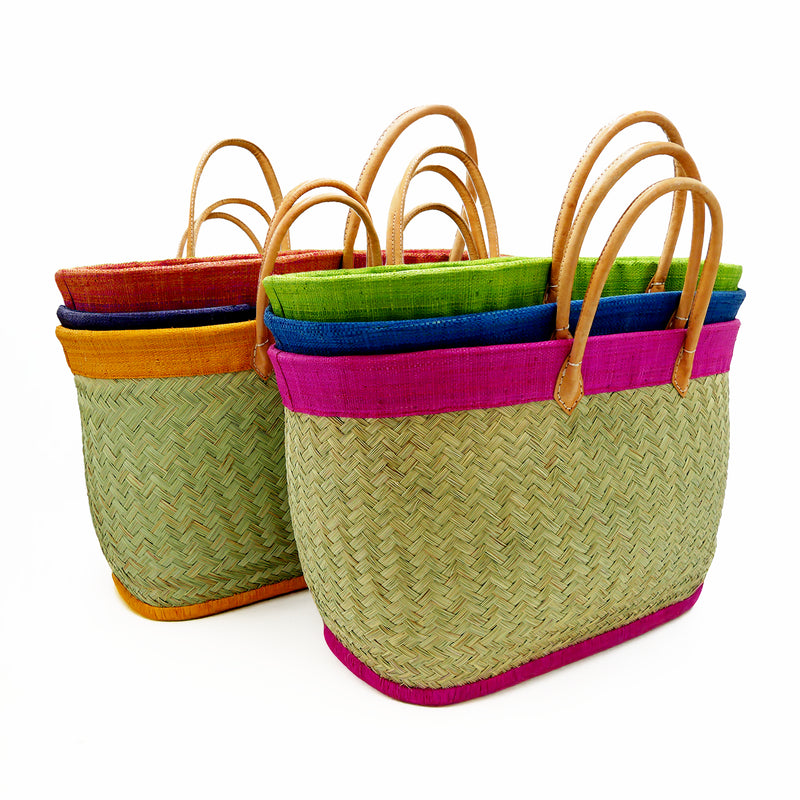 Panier artisanal malgache Baly GM en fibres naturelles, aravoula tressé, brodé, solide et élégant pour plage ou ville.