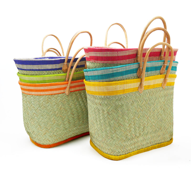 Panier artisanal malgache Sava GM en fibres naturelles, aravoula tressé, brodé, solide et élégant pour plage ou ville.