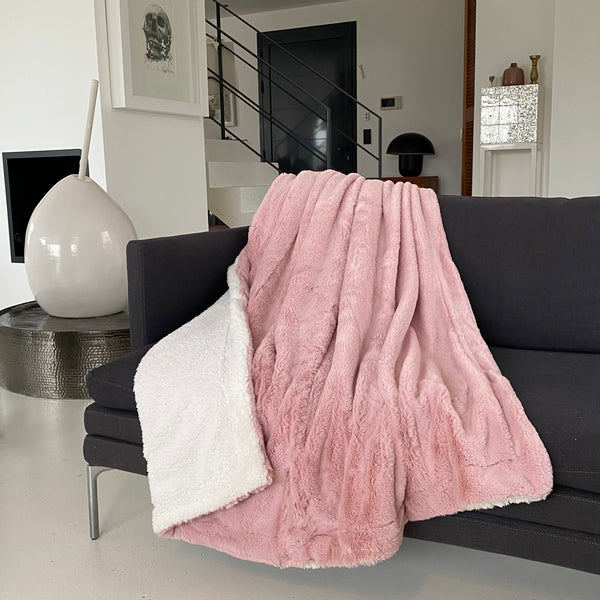 Plaid Cocoon Rose 130x170 cm plaid doux et chaud 610 g/m² pour lit ou canapé, cocooning cosy, style hygge, idéale pour l’hiver et la décoration intérieur.