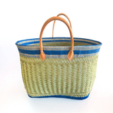 panier artisanal sava GM aravola luxe turquoise rabane en fibres naturelles, avec bande rabane unie, solide et polyvalent. dimensions 55×20×35cm avec poche intérieure, idéal pour courses, plage, piscine ou ville