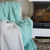 plaid cocoon aqua 130x170cm, recto imitation lapin et verso mouton 610g/m², ultra doux pour un confort chaleureux