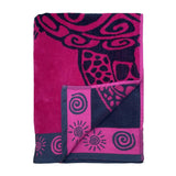 serviette de plage éponge velours jacquard fuchsia turtle taille L 100x175cm légère et absorbante, séchage rapide, rayures colorées, transformable en paréo, idéale plage.