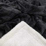zoom couverture cocoon anthracite 220x240 cm, 610g/m² recto imitation lapin et verso imitation mouton, ultra douce pour un confort chaleureux