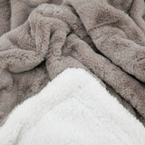 zoom couverture cocoon Beige Taupe 220x240 cm, 610g/m² recto imitation lapin et verso imitation mouton, ultra douce pour un confort chaleureux