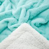 zoom plaid cocoon aqua 130x170cm, recto imitation lapin et verso mouton 610g/m², ultra doux pour un confort chaleureux