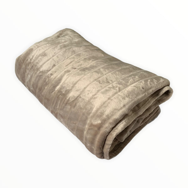 Plaid cocooning ciselée imitation fourrure beige taupe - Le comptoir de la plage