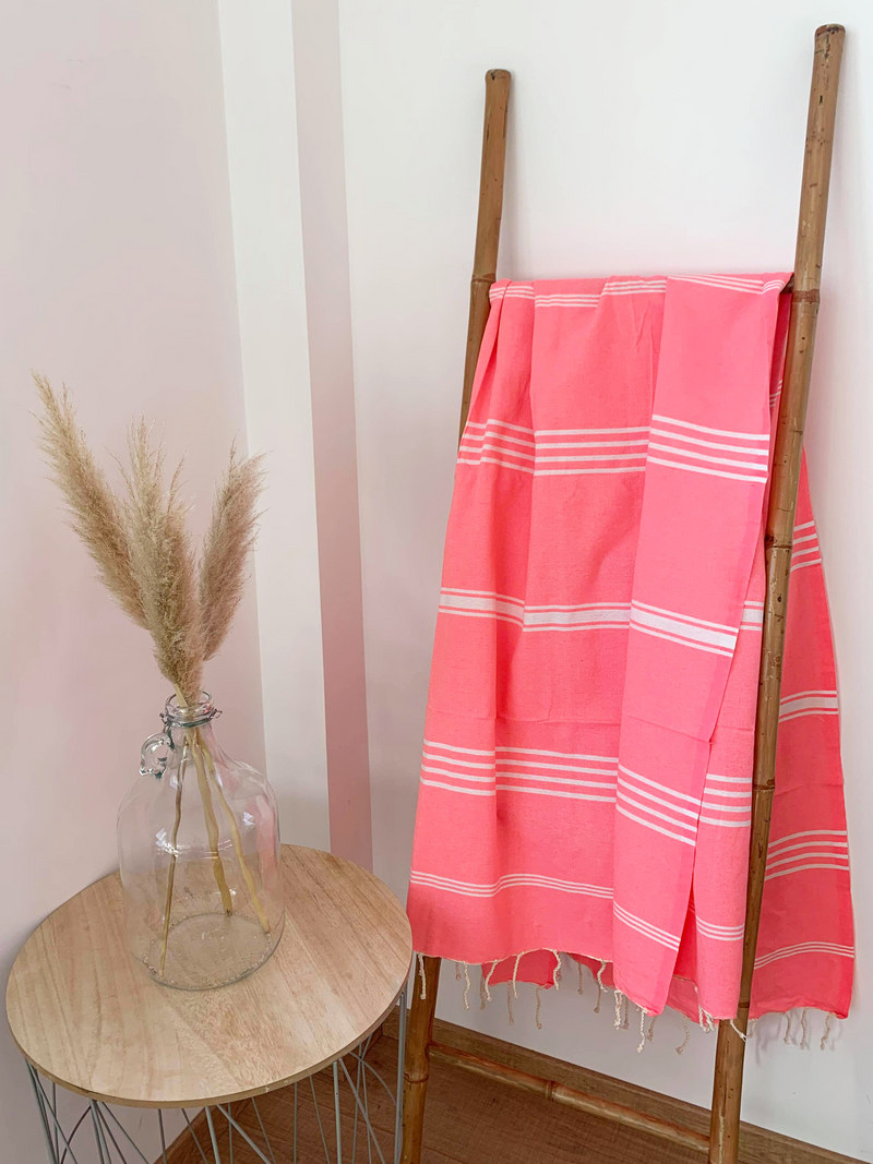 Drap de bain fouta plate torsadée en coton rayée Kolora corail - Le comptoir de la plage