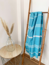 Drap de bain fouta plate torsadée en coton rayée Kolora turquoise - Le comptoir de la plage