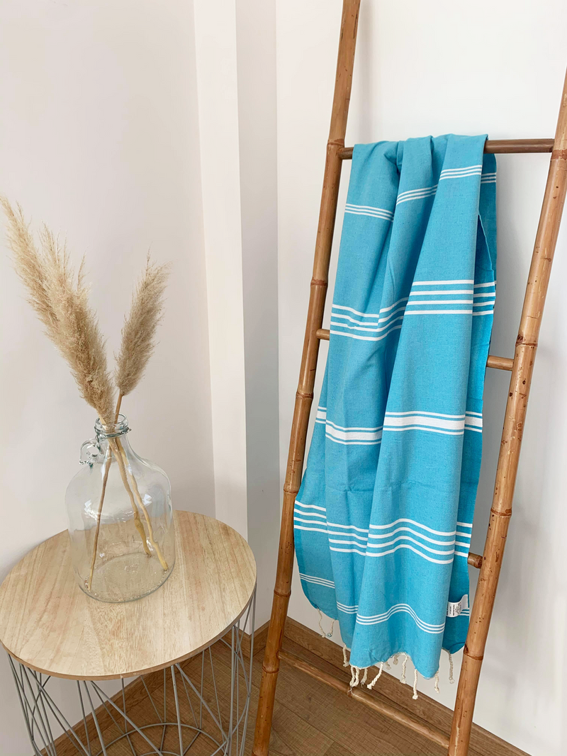 Drap de bain fouta plate torsadée en coton rayée Kolora turquoise - Le comptoir de la plage