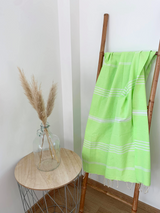Drap de bain fouta plate torsadée en coton rayée Kolora verte - Le comptoir de la plage