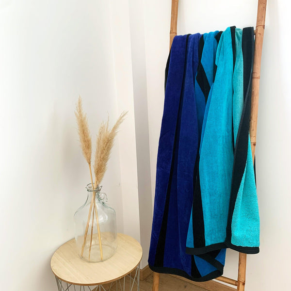 Drap de bain en coton Happy Blue, taille large - Le comptoir de la plage