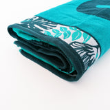 Serviette de bain en coton turquoise Nalla, large - Le comptoir de la plage